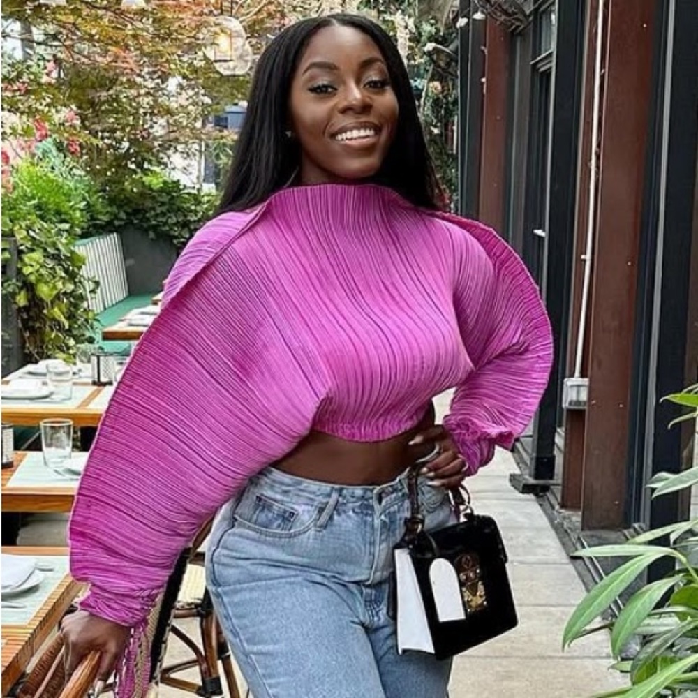 Akira Pleated Top